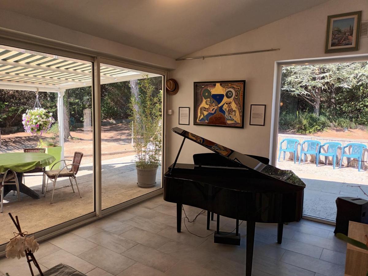 Chalet Banane Devant Piscine, A 6Km Du Festival De Piano De La Roque D'Antheron Rognes Esterno foto
